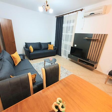 Apartment Me Qera Lungomare Vlore Medem1 Esterno foto