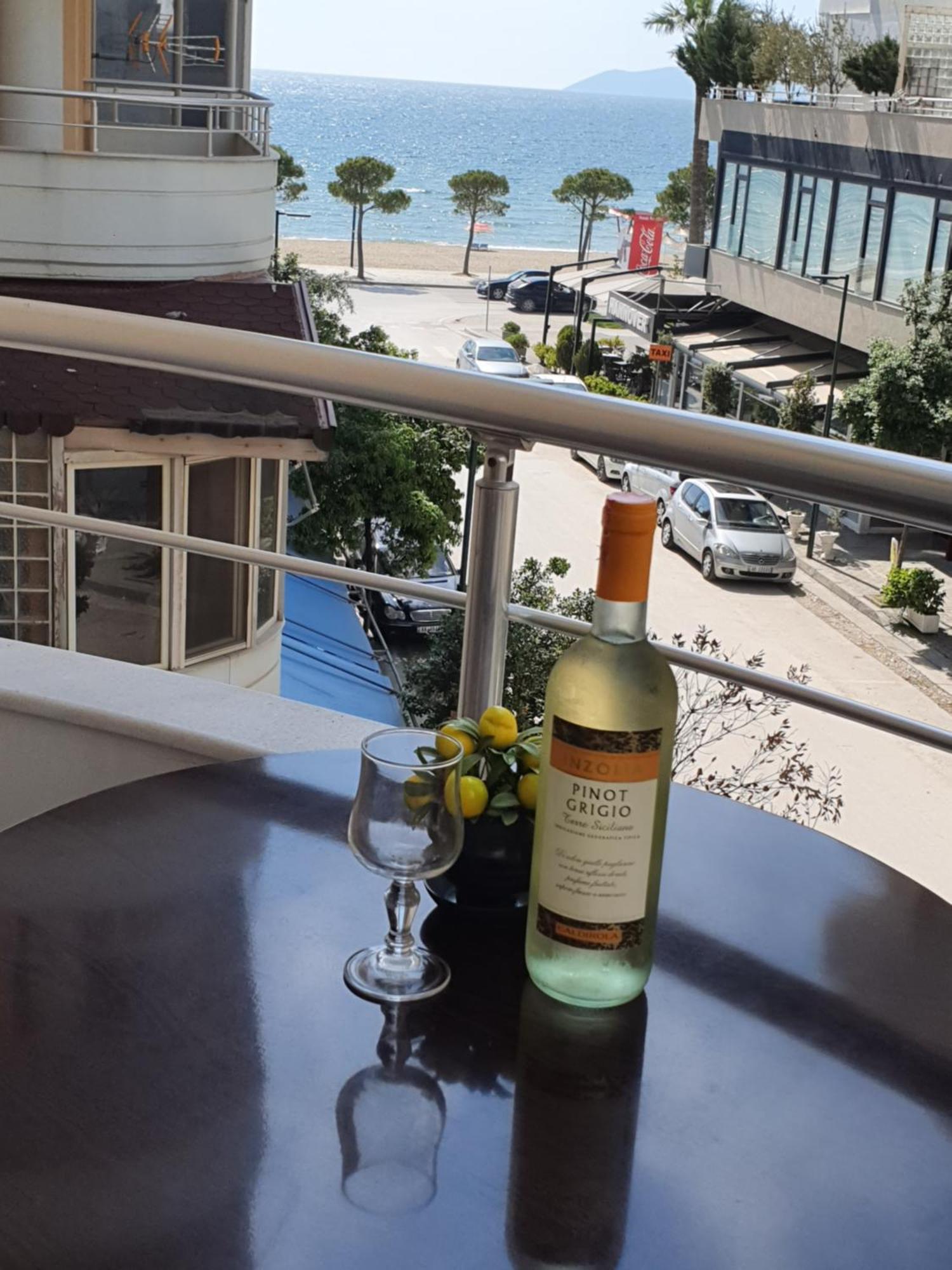 Apartment Me Qera Lungomare Vlore Medem1 Esterno foto